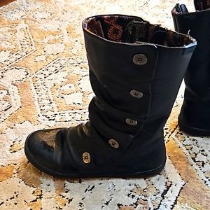 Short black boots